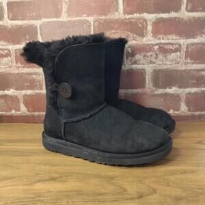 UGG Bailey Button Boots Womens Size 7 Black Short Sheepskin Winter Boots
